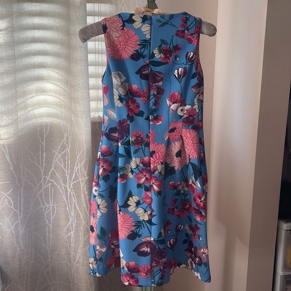Vince Camuto Dress- Floral, with pockets - Gorgeous Sz 2 - Picture 5 of 6